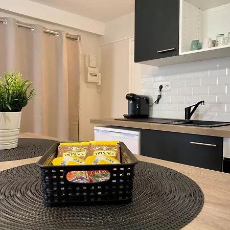 Studio Neuf Et Design Equipe Wifi Proche Des Villes Orly Massy Paris Apartament